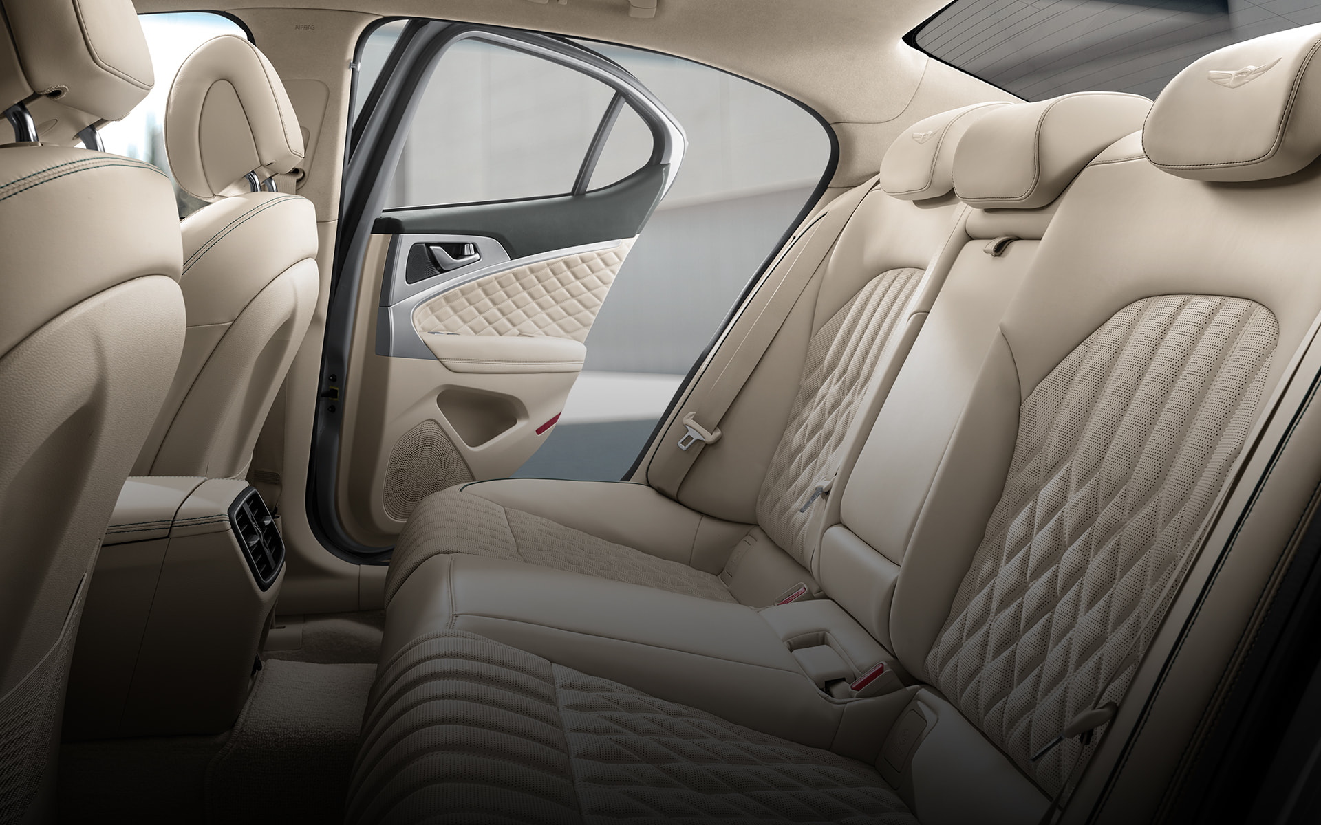 GENESIS G70 Technology Features - 뒷좌석 6:4 접이식 시트